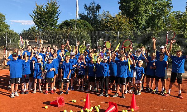 Zu den Details: Tennisfreizeit / max. Teilnehmerzahl beachten
